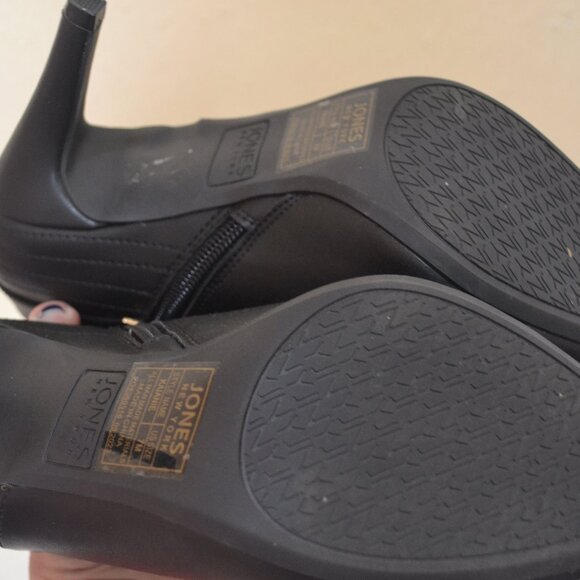 Black High Heeled Booties Size 7M - Picture 10 of 10